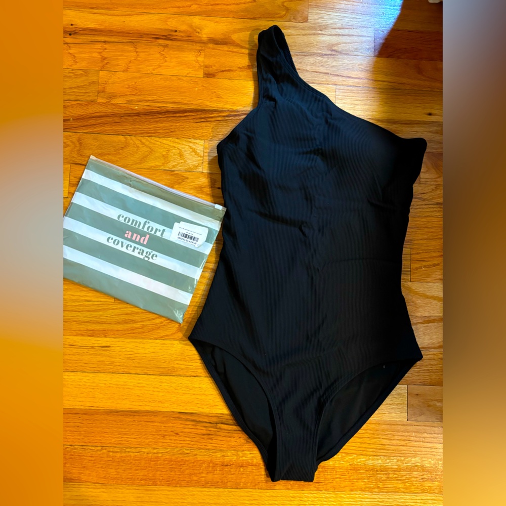 Women’s ribbed one shoulder lined swim suit NEW!